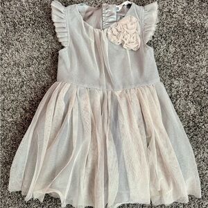 ⚡️ 2/$16 H&M Elegant Silver/Grey Kids Dress with Floral Accent. Size 2-3Y